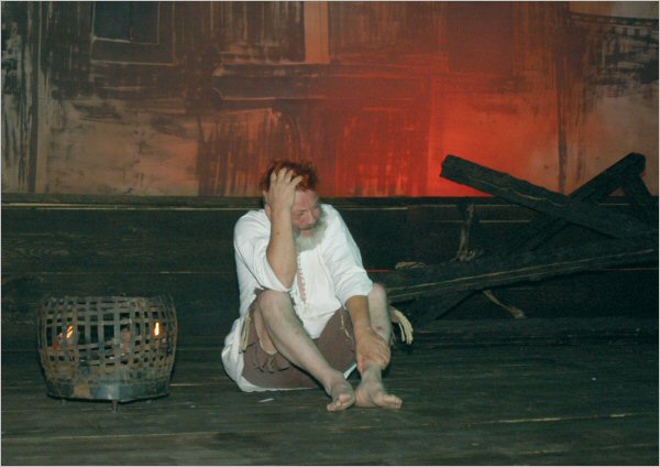 6. Szene: Der grosse Brand, Foto: protheater